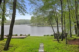 Lakefront Retreat - Image 3