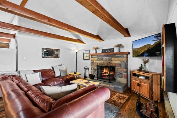 Lakefront Retreat - Image 2